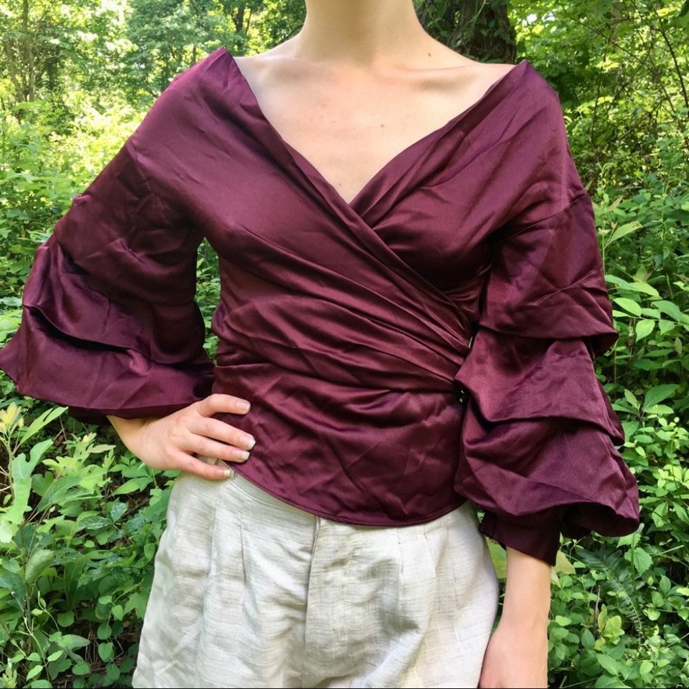 DO+BE Women’s Ruby Red Satin Top Size Small Medium